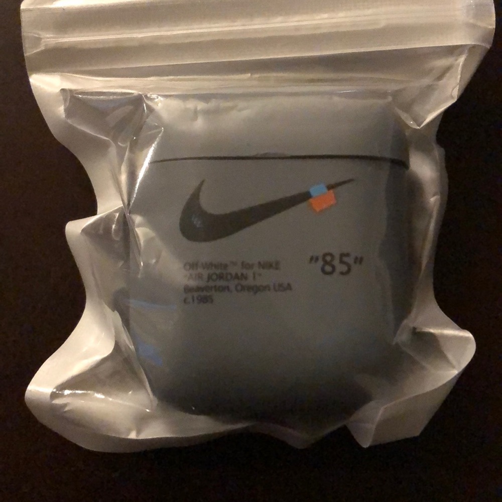 AirPod protective case - Picture 6 of 6